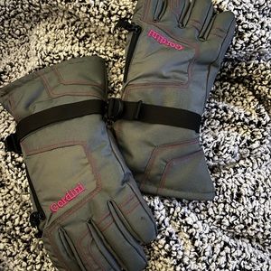 Womens winter gloves. Never worn!